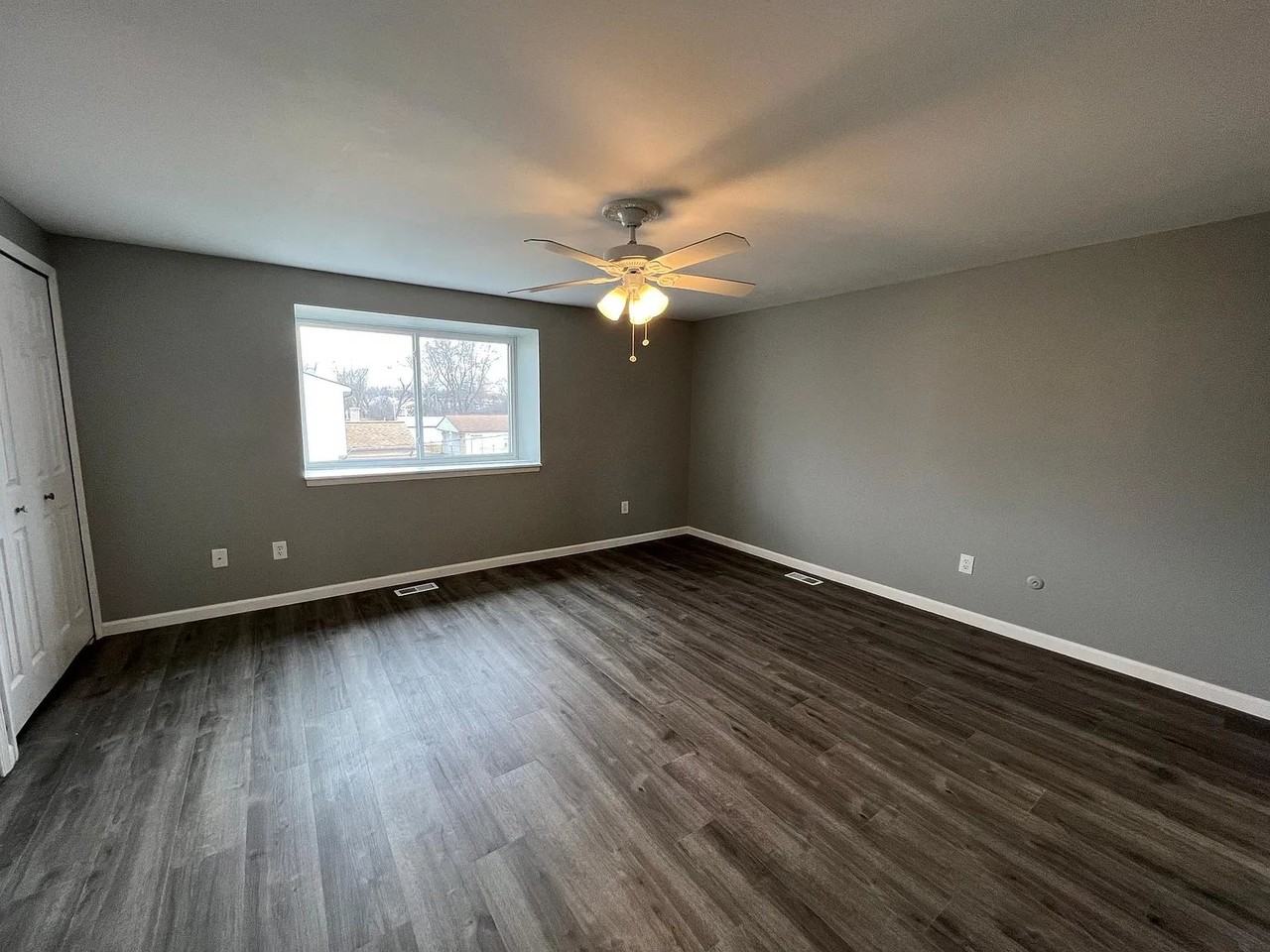 16084 Wmile Rd - Photo 6 of 11
