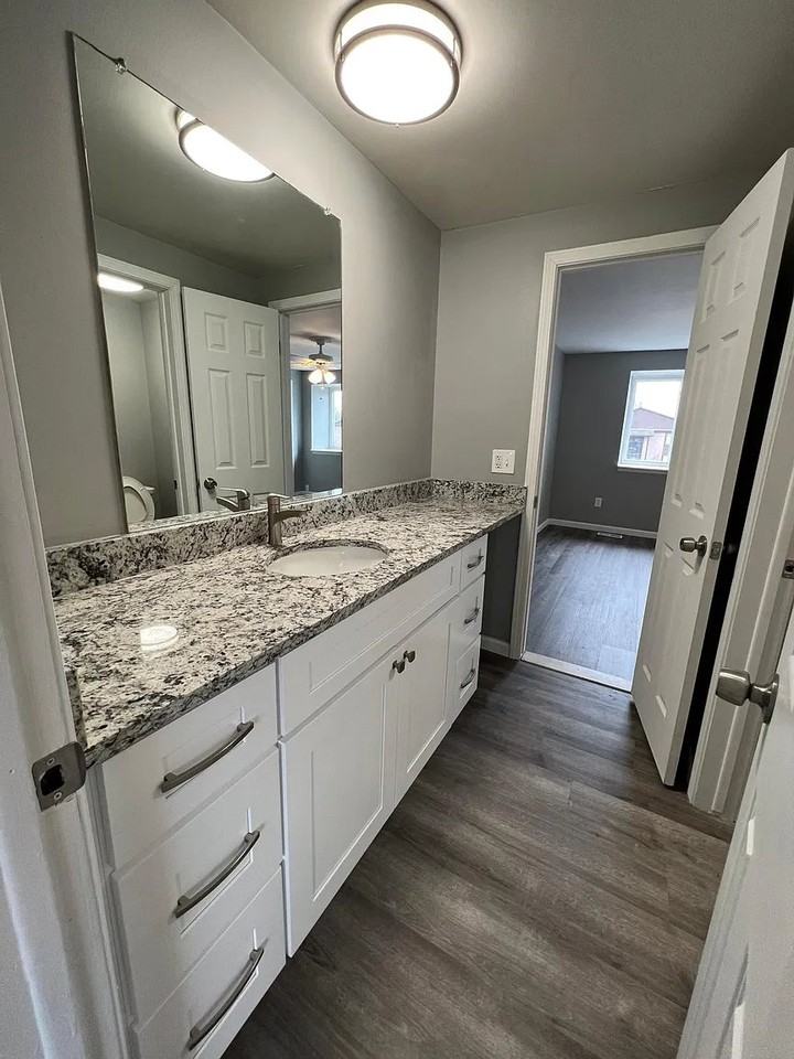 16084 Wmile Rd - Photo 7 of 11