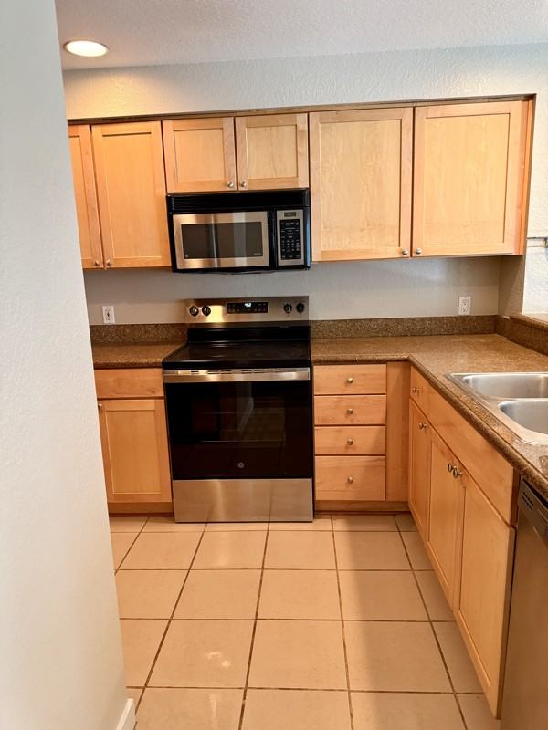 1311 12th Ave S #G202 - Photo 4 of 14