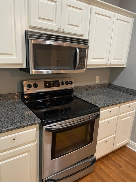 305 Lakeside Rd - Photo 4 of 13