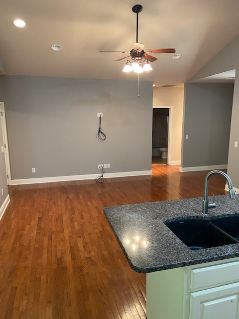 305 Lakeside Rd - Photo 5 of 13