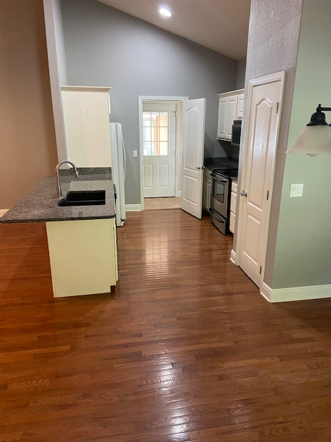 305 Lakeside Rd - Photo 7 of 13