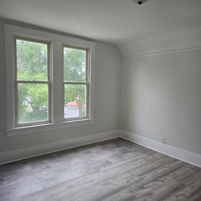 312 W Mcclure Ave - Photo 4 of 14