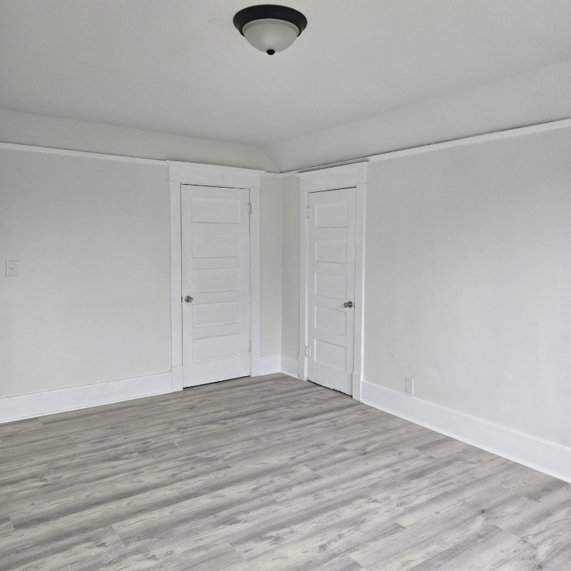 312 W Mcclure Ave - Photo 7 of 13