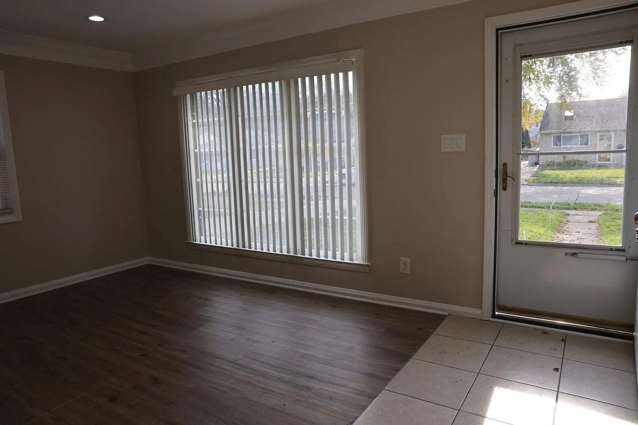 1453 E Goulson Ave - Photo 2 of 9