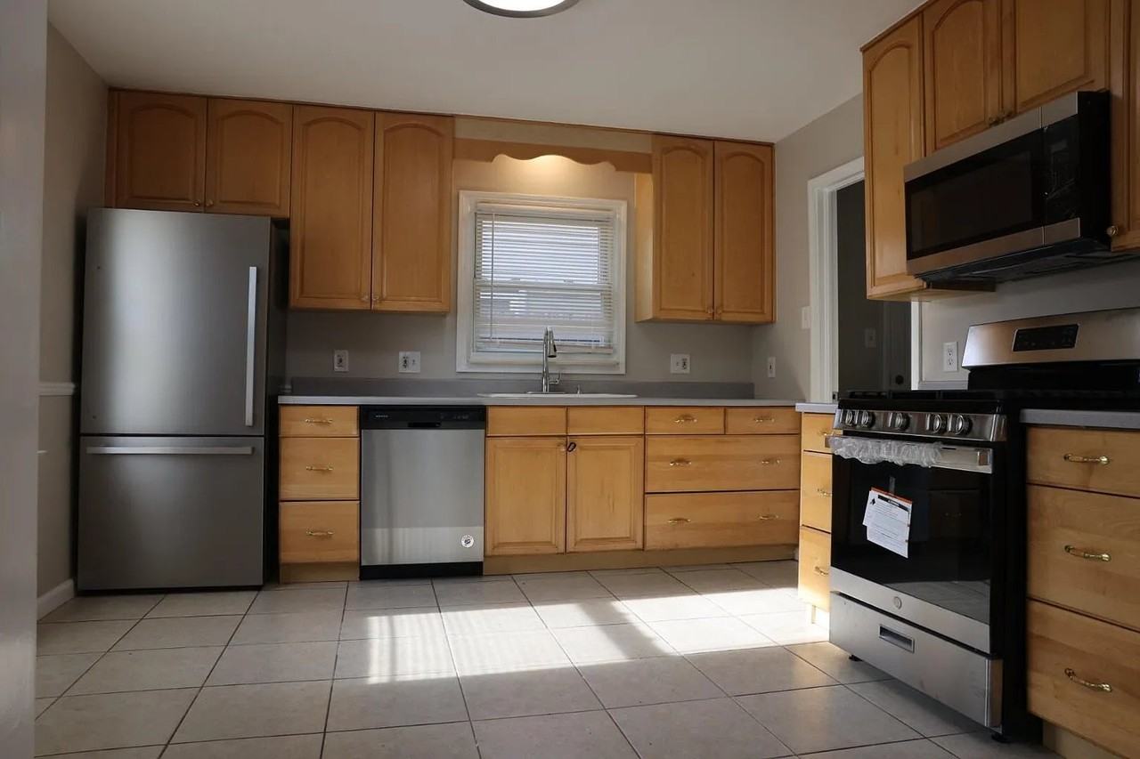 1453 E Goulson Ave - Photo 3 of 9