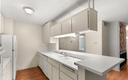421 La Fayette Rd - Photo 4 of 12