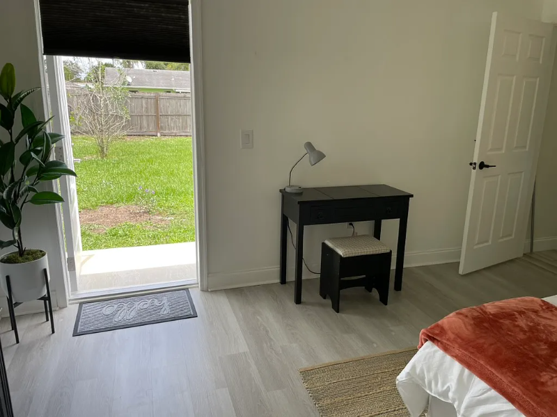 1521 Se Ladner St - Photo 4 of 7