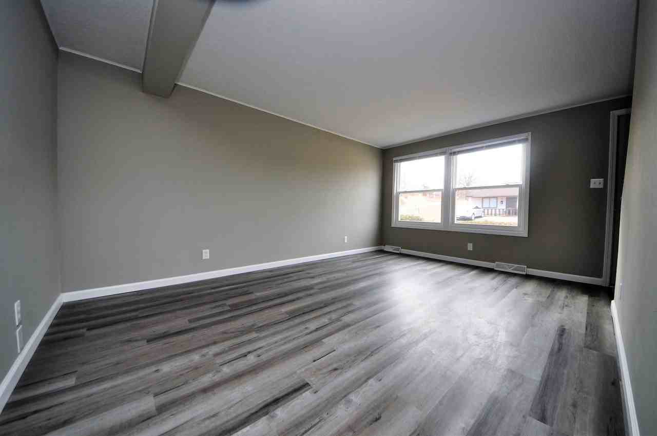 301 Granada Dr - Photo 4 of 46