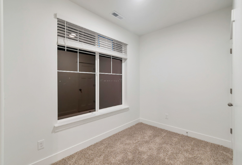 4688 Sw - Photo 4 of 9