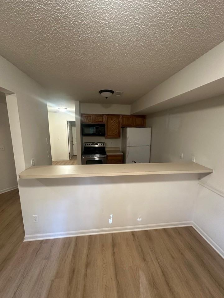 1604 Radcliffe Dr #1606 - Photo 4 of 17