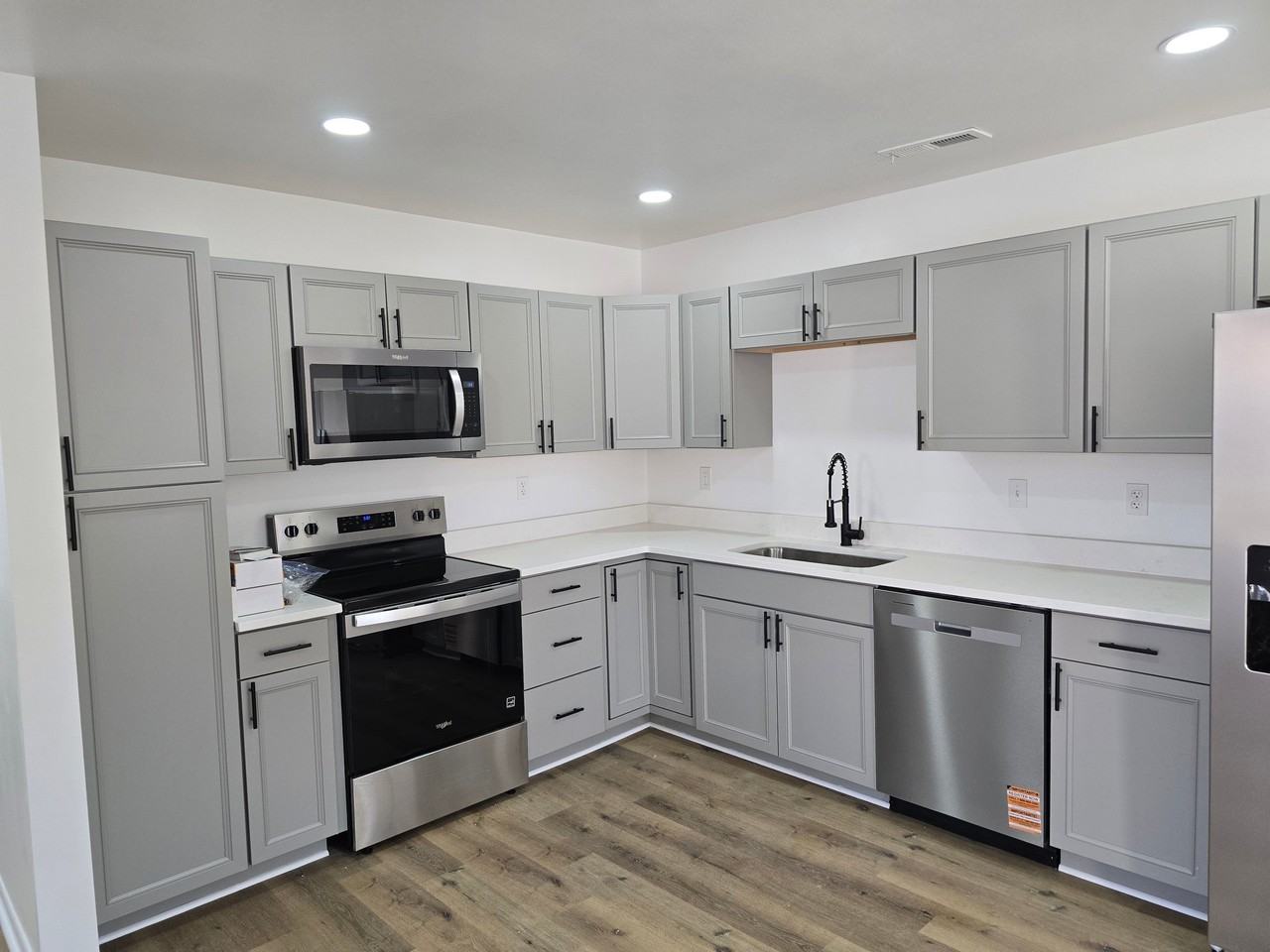 602 Stonewall Ave - Photo 2 of 2