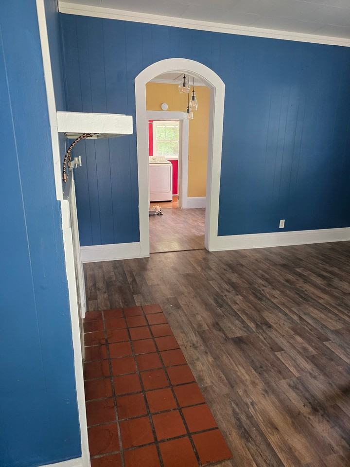 710 Pennsylvania Ave - Photo 2 of 15