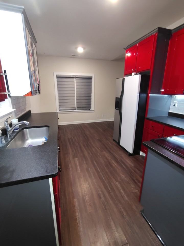 372 Dwight St - Photo 7 of 20