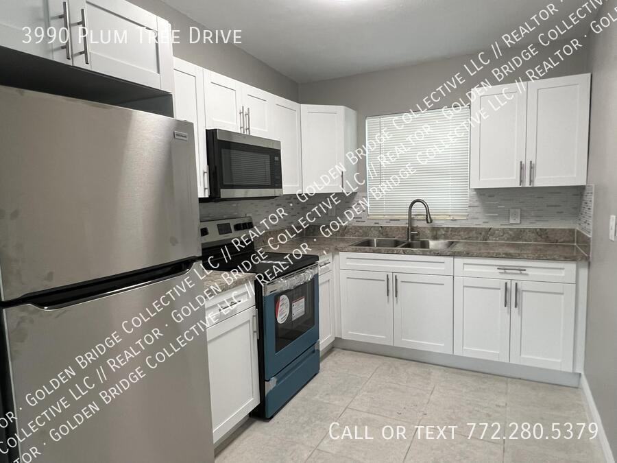 3990 Plum Tree Dr