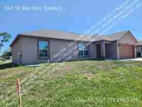 842 Se Walters Ter - Photo 1 of 1