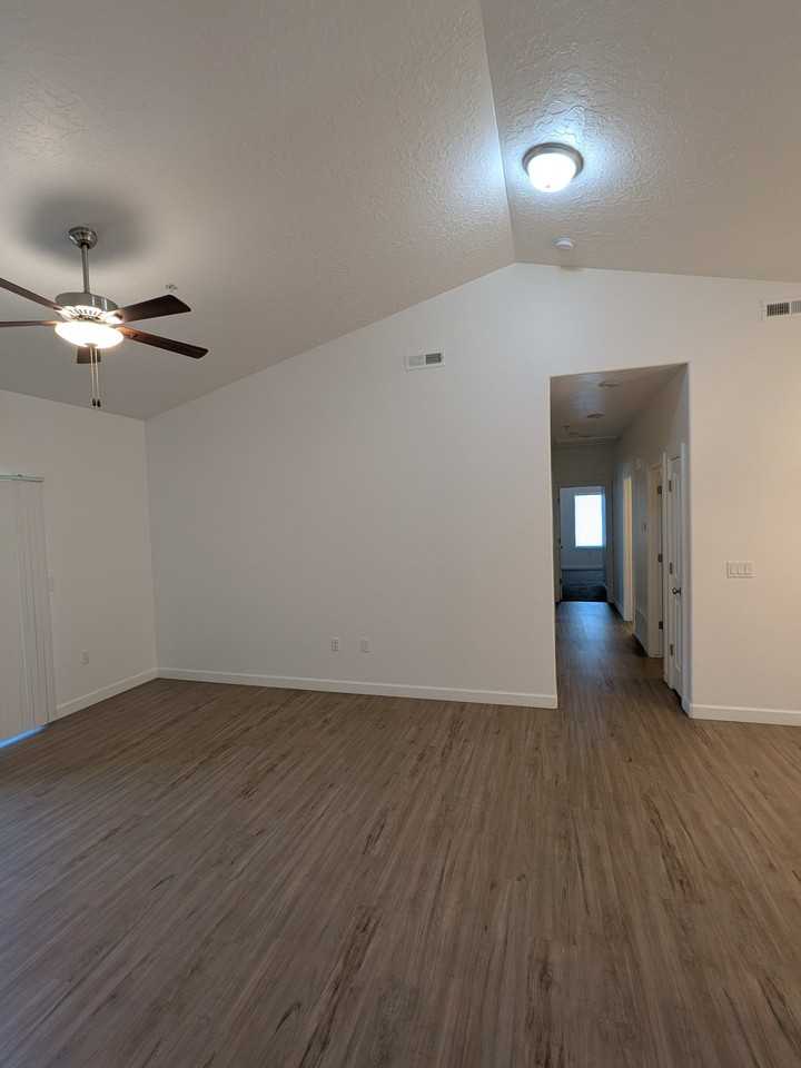 344 Sw #302 - Photo 2 of 14