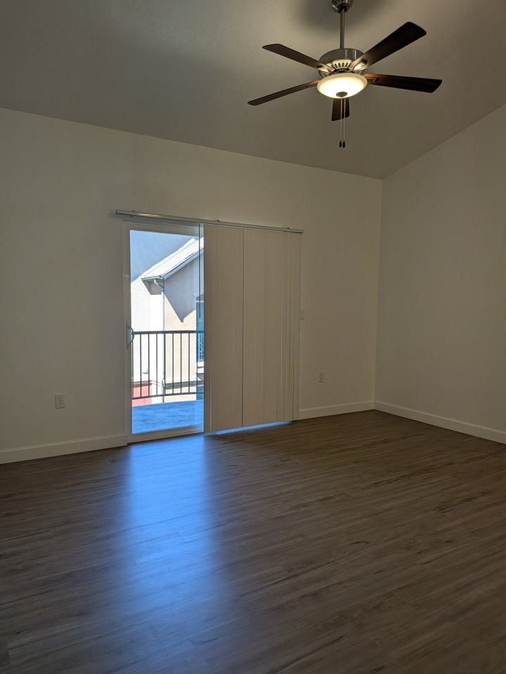 344 Sw #302 - Photo 3 of 14