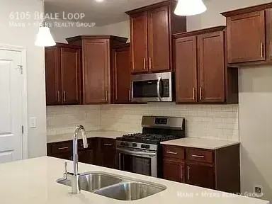 6105 Beale Loop - Photo 2 of 15