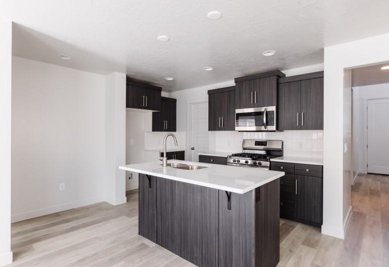 5989 S Europa Ln - Photo 4 of 38