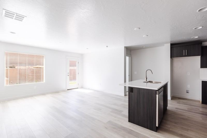 5989 S Europa Ln - Photo 5 of 38