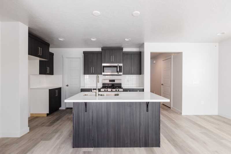 5989 S Europa Ln - Photo 6 of 38