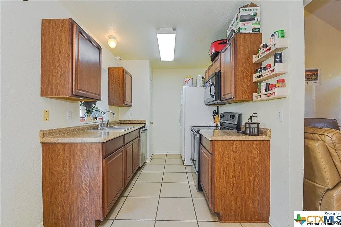 2404 Magnum Cir - Photo 6 of 11