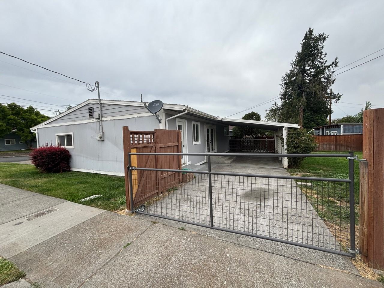 1216 Quinton St - Photo 3 of 15
