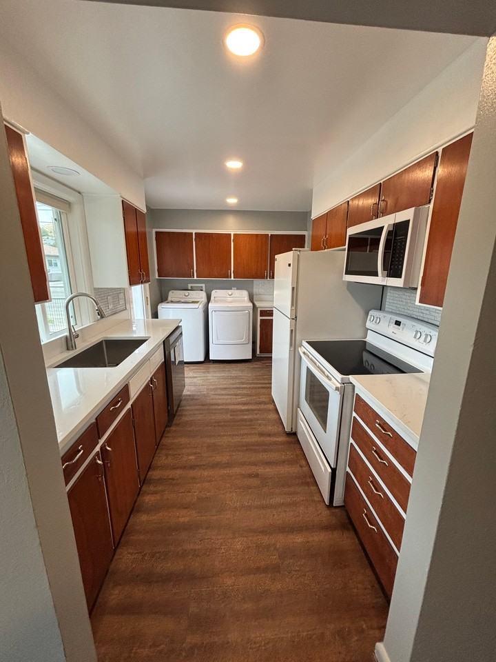 1216 Quinton St - Photo 6 of 15