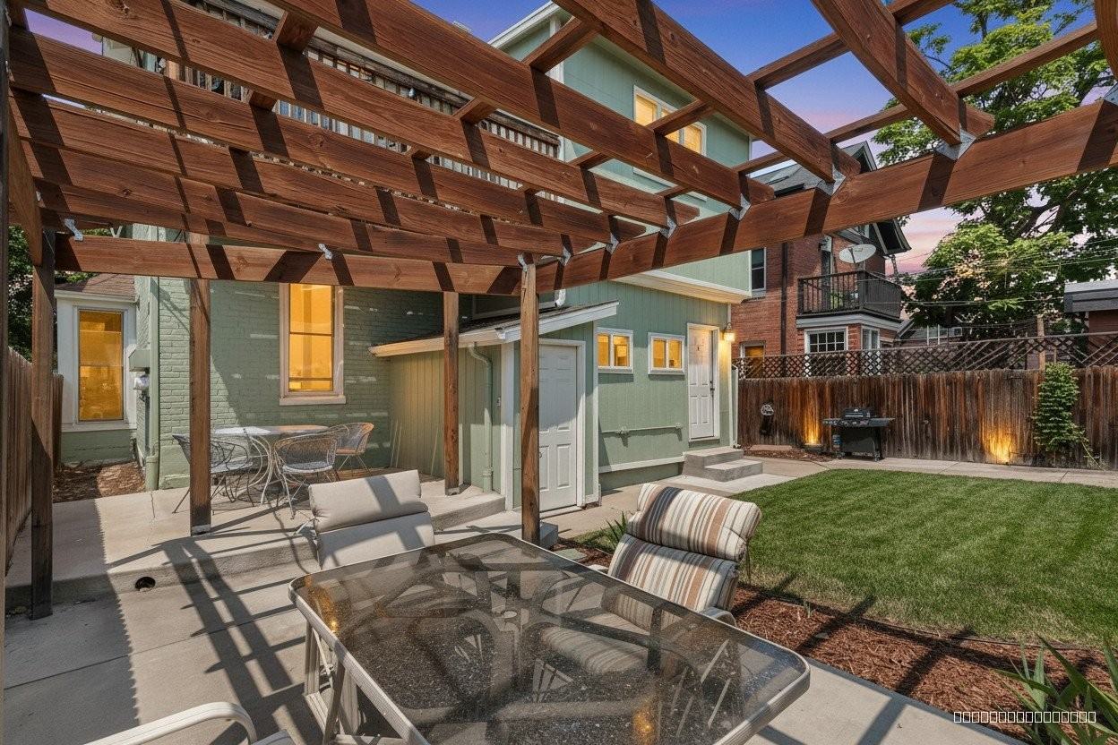 208 S Lincoln St #A - Photo 2 of 19