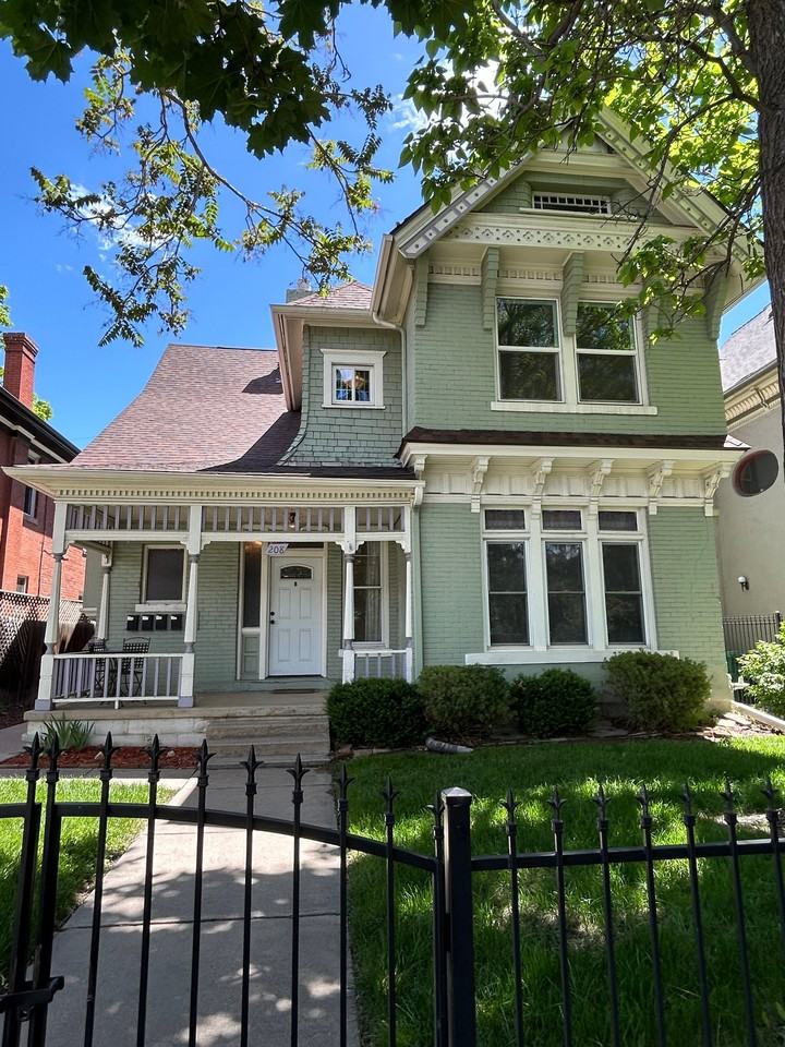 208 S Lincoln St #A - Photo 3 of 19