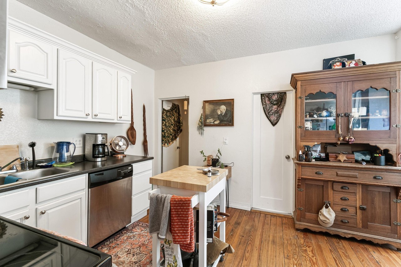 208 S Lincoln St #A - Photo 7 of 19