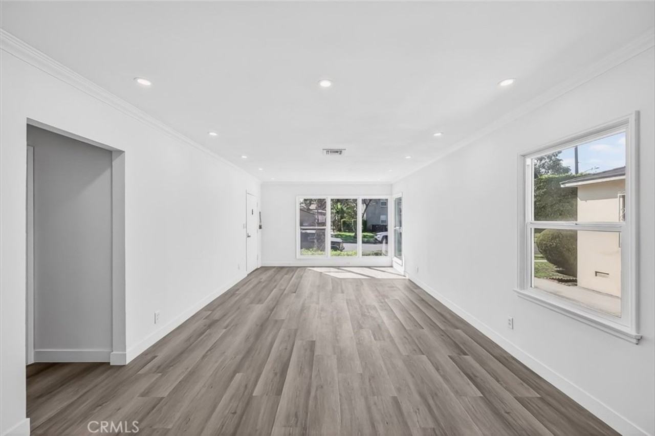 637 W Fernfield Dr - Photo 2 of 13