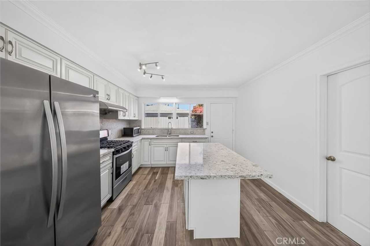 637 W Fernfield Dr - Photo 6 of 13