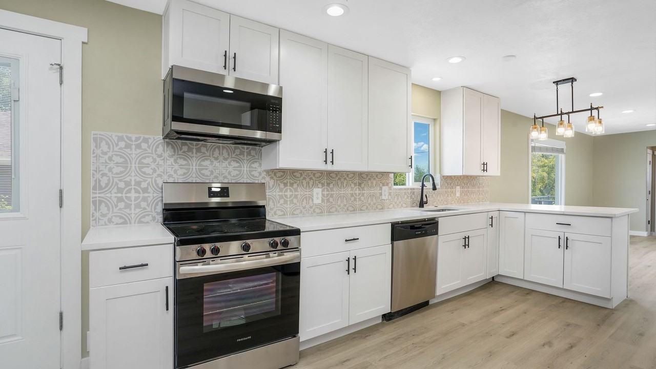 259 E Main St - Photo 4 of 15