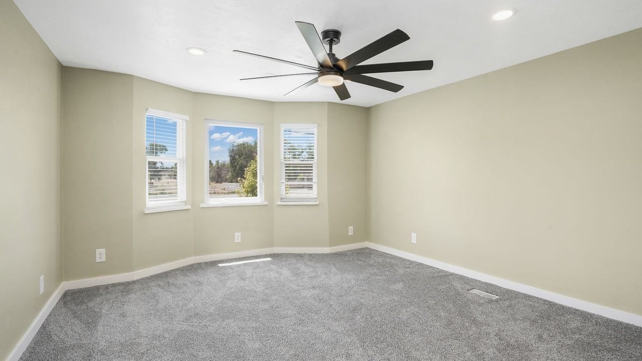 259 E Main St - Photo 5 of 15