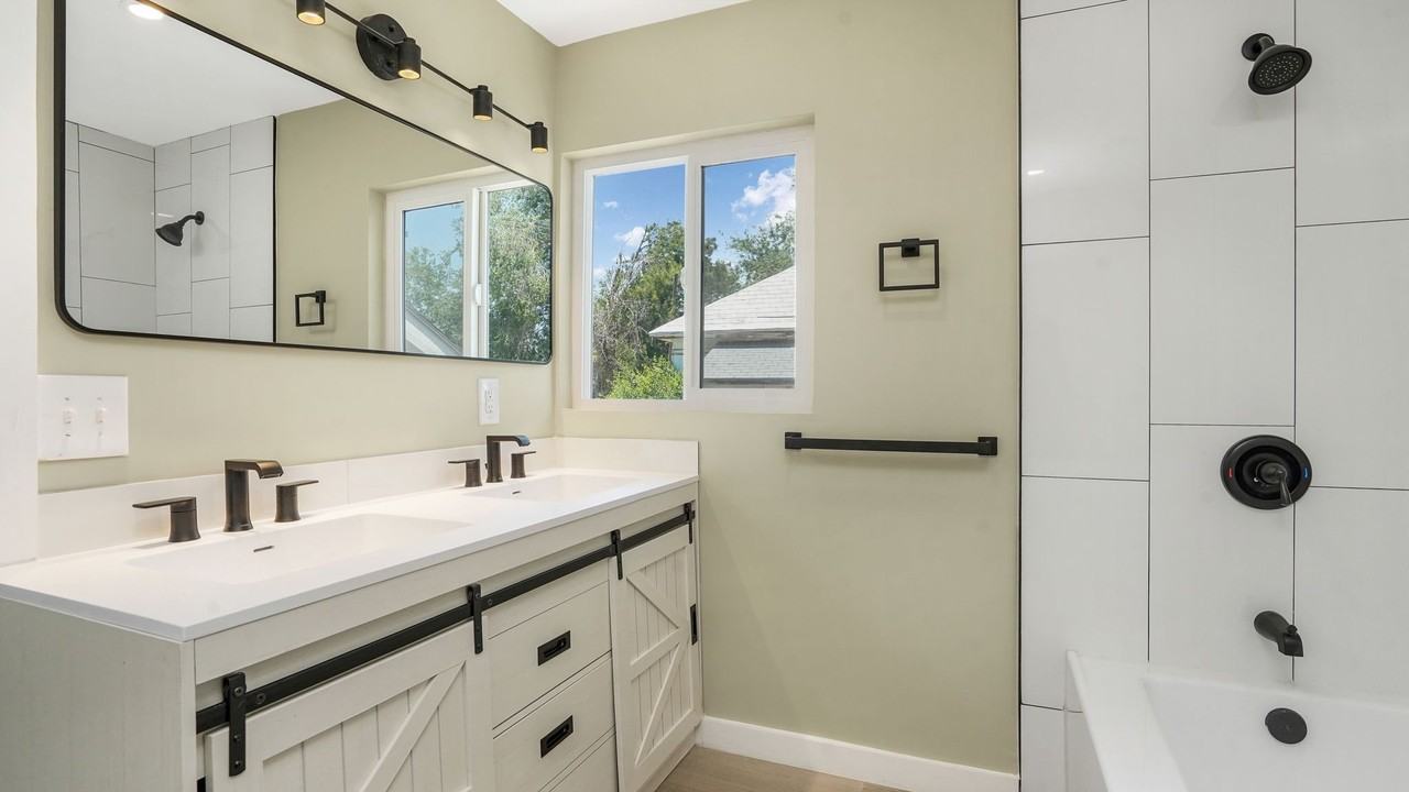 259 E Main St - Photo 7 of 15