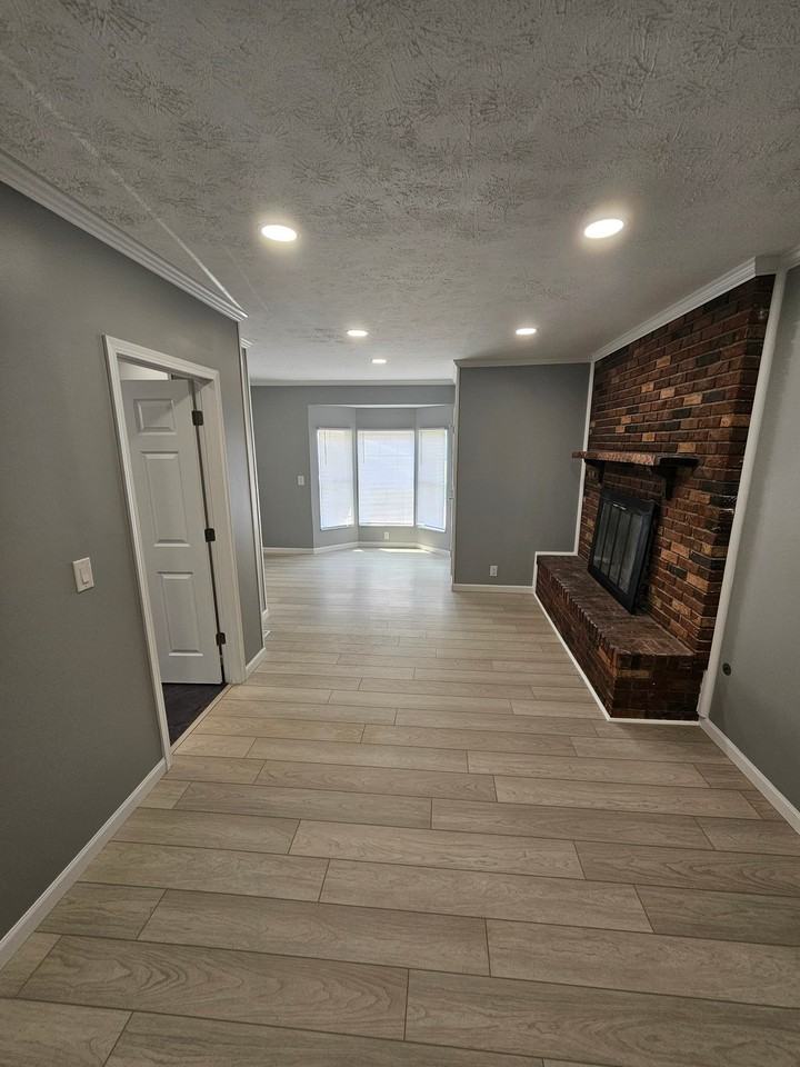 102 Martin Dr - Photo 4 of 6