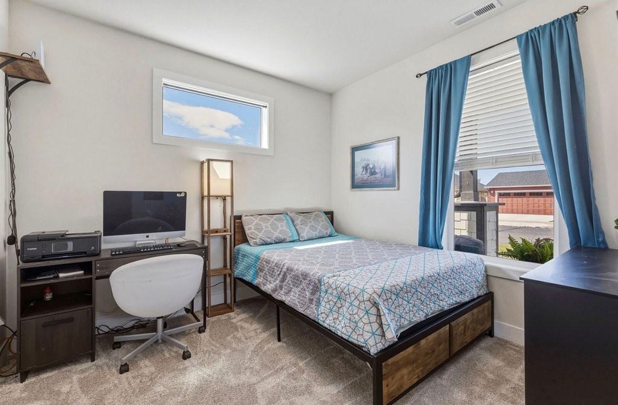 1008 Ne Whistle Way - Photo 4 of 20