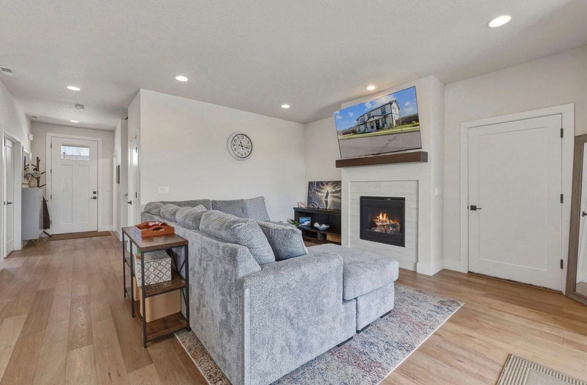 1008 Ne Whistle Way - Photo 5 of 20