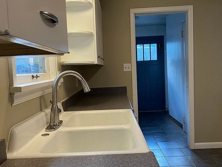 944 E 5th Ave - Photo 3 of 17