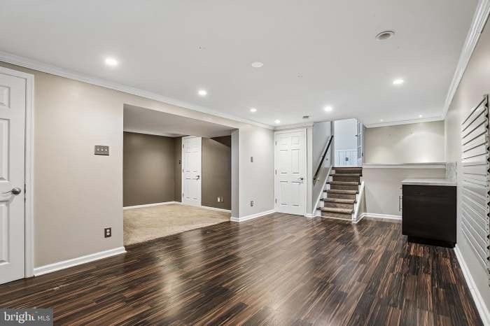 247 Winchester Dr - Photo 3 of 18