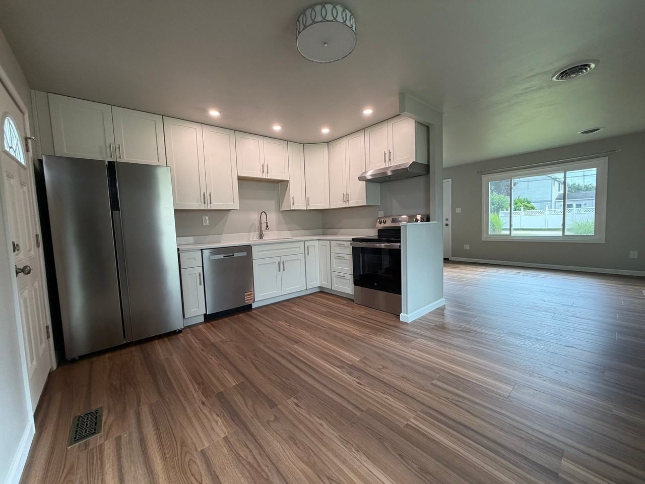 407 Rothey Dr - Photo 2 of 20