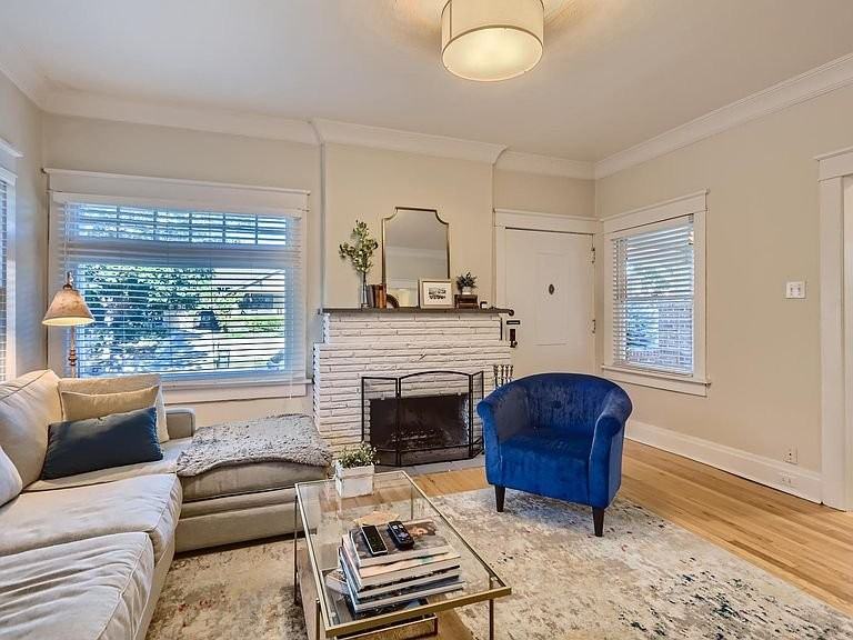 1044 Garfield St - Photo 5 of 19