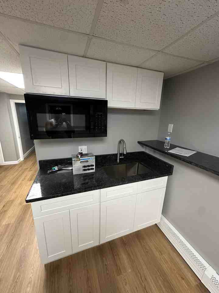 1172 Whitman St - Photo 2 of 12