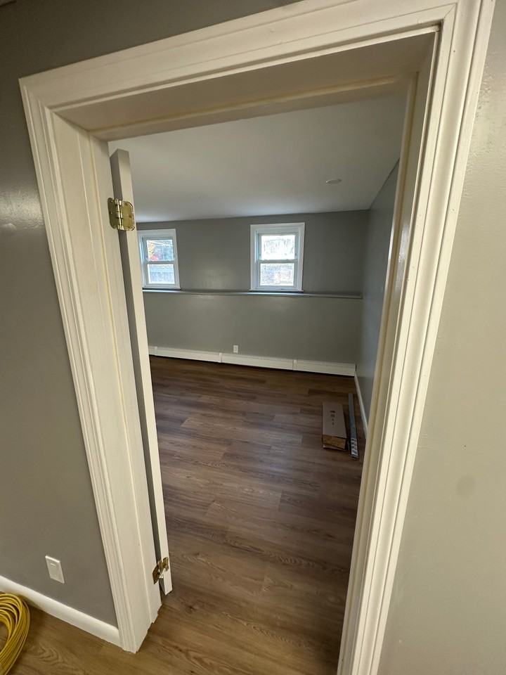1172 Whitman St - Photo 3 of 12