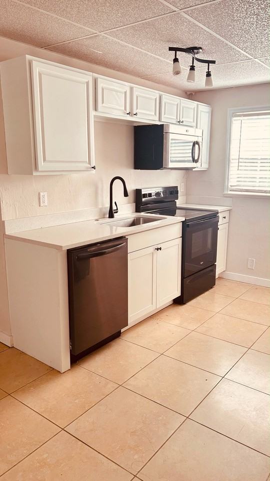 2084 Monroe Ave #B - Photo 5 of 11