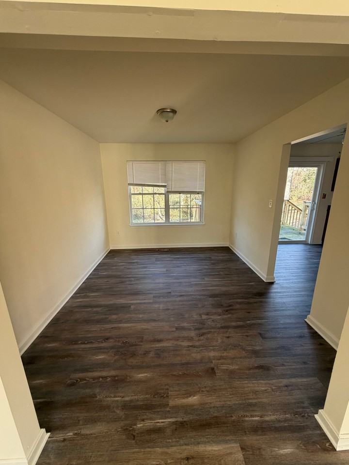 8239 Elvaton Rd - Photo 3 of 12