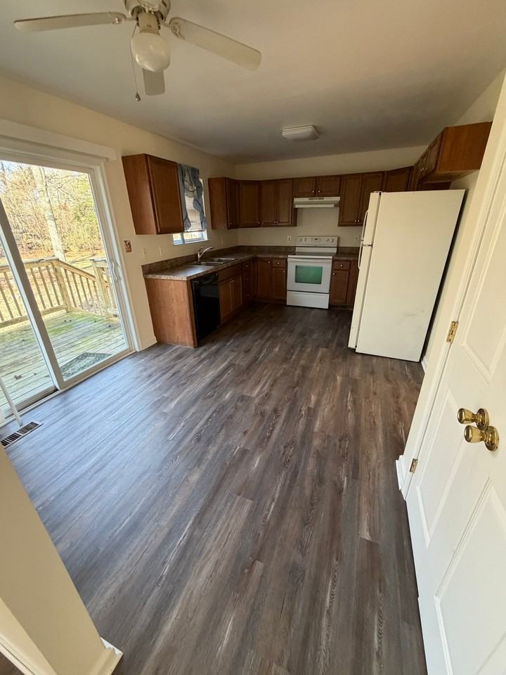 8239 Elvaton Rd - Photo 4 of 12