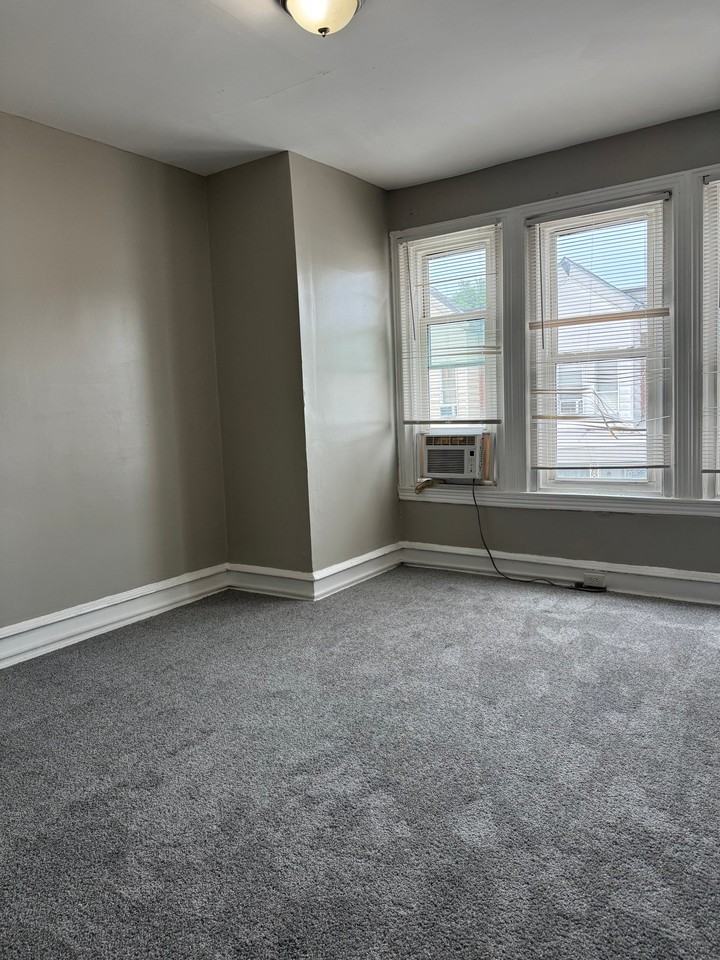 8Xx Block Of S Alden Street - Photo 2 of 17